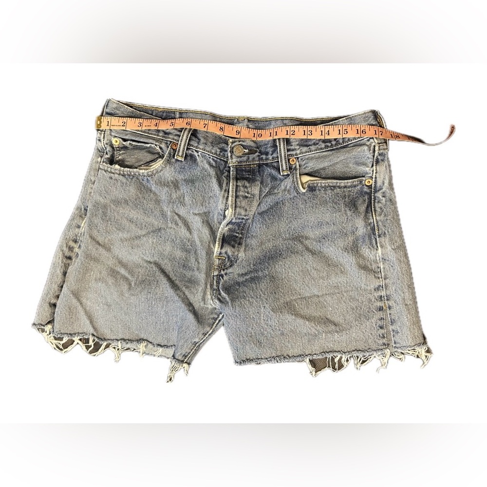 Levi’s 501 Button Fly Cut Off Shorts. Size 34 - Picture 4 of 11